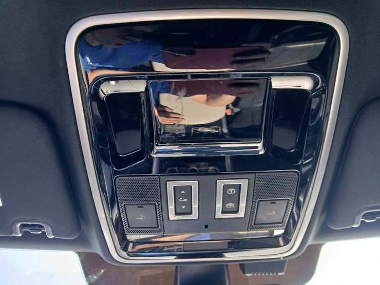 2016-land-rover-range-rover-image-46