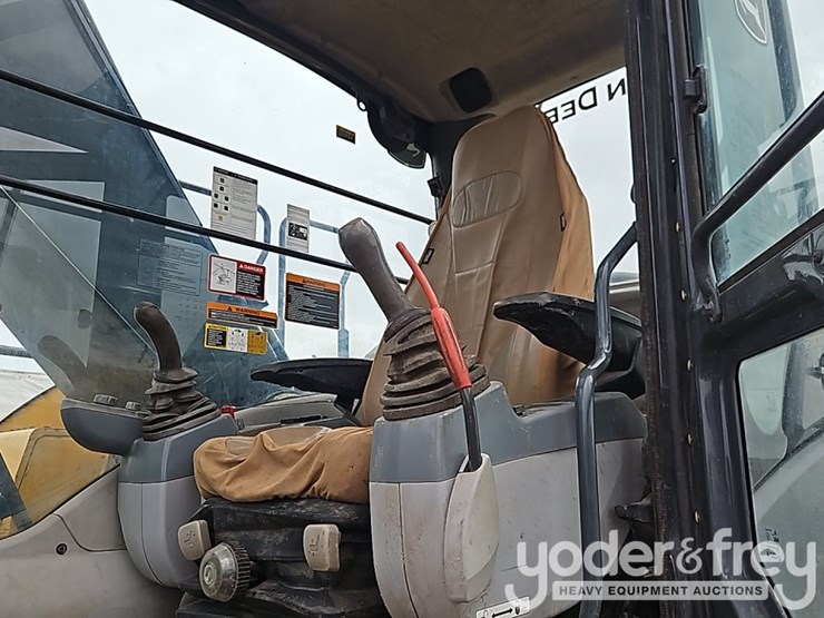 2016-deere-210g-image-35