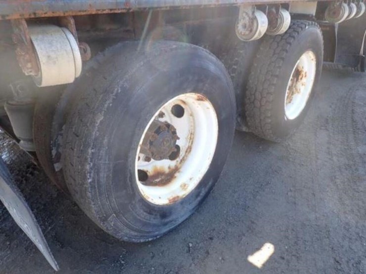 2001-freightliner-fld112-image-53