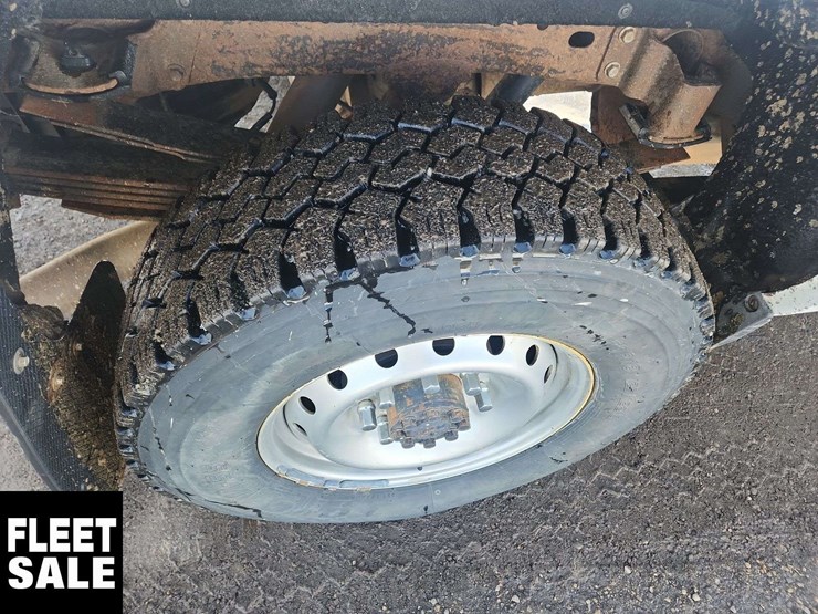 2015-chevrolet-silverado-3500hd-image-12