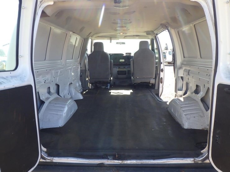 2013-ford-econoline-350-image-9