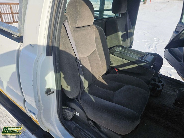 2006-gmc-sierra-2500hd-image-17