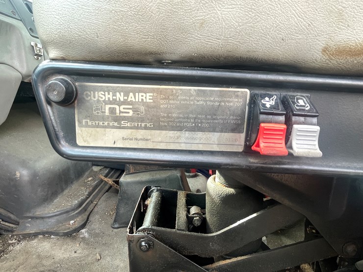 #242-•-2000-sterling-truck-tractor-(has-mn-title)-(mora,-mn)-image-59