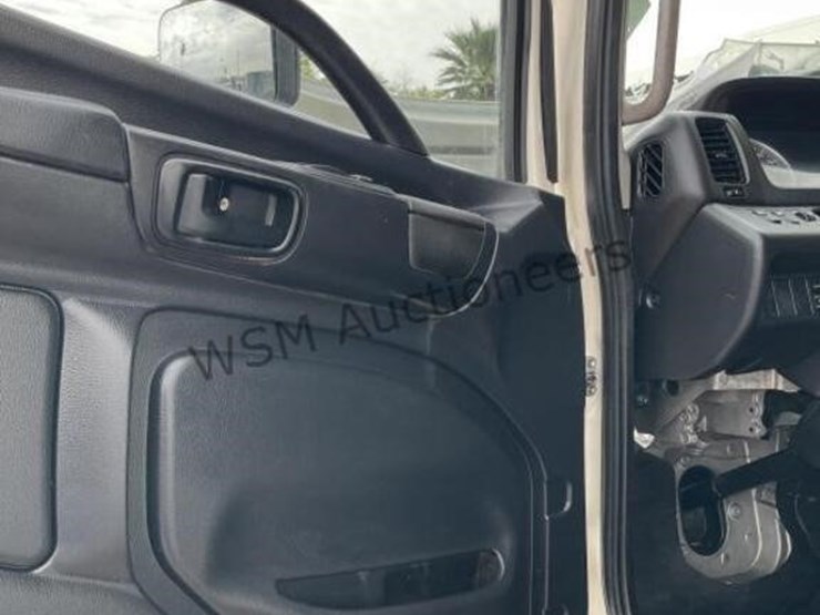 2013-hino-338-image-25