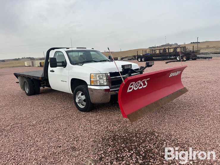 2010-chevrolet-3500-image-3