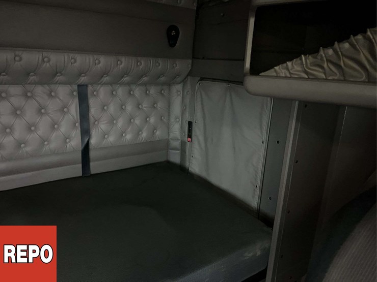 2019-kenworth-w900-image-20