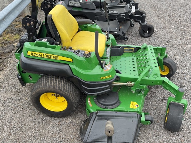 john-deere-z830a-image-7