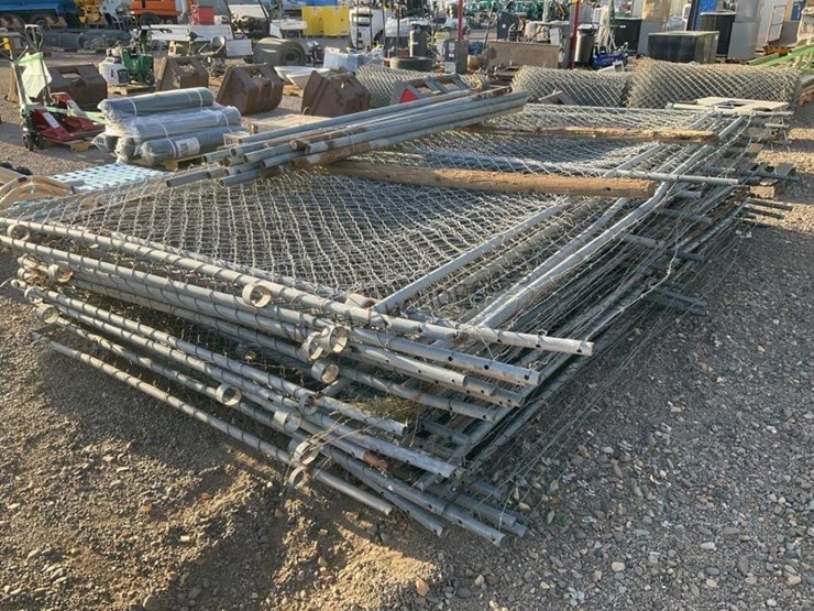 stack-of-portable-site-fencing-image-2