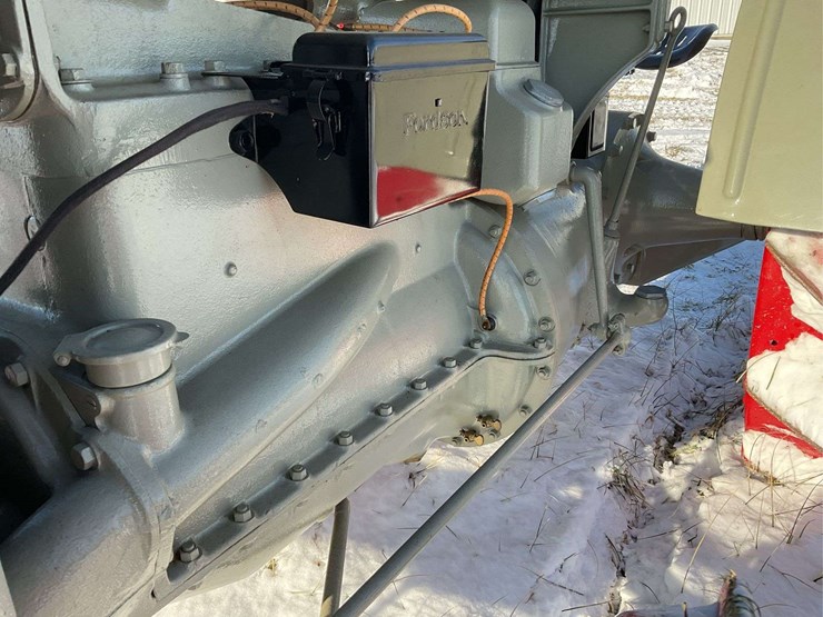 1925-fordson-with-mounted-terrace-plow-image-27