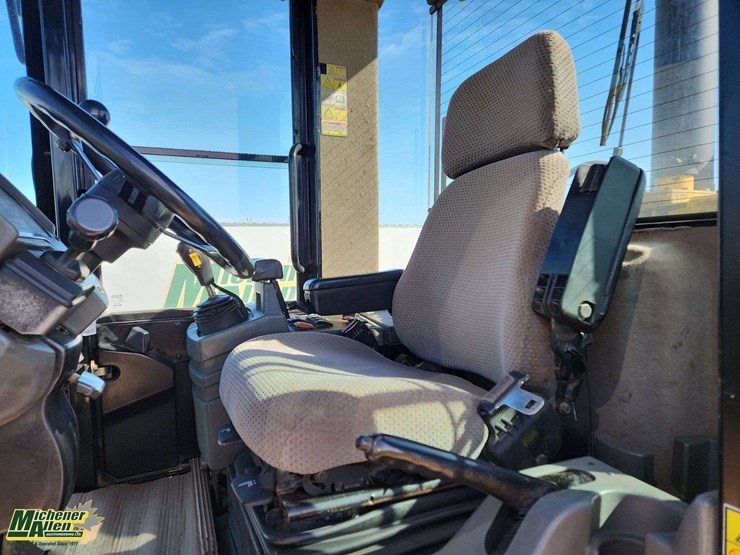 2005-caterpillar-924g-image-16