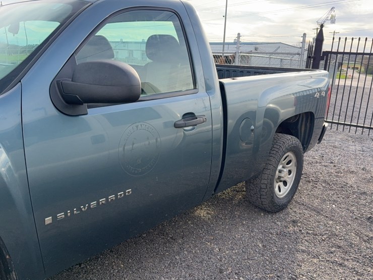 #4019-•-2009-chevy-silverado-pickup-truck-image-13
