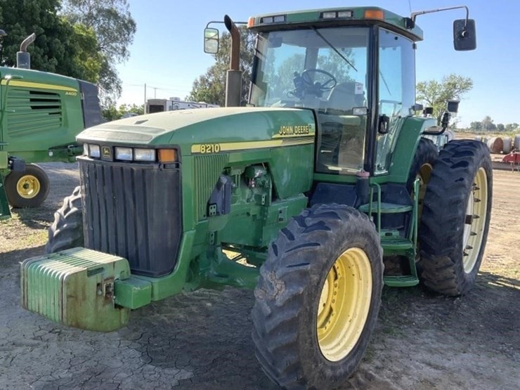 john-deere-8210-image-1