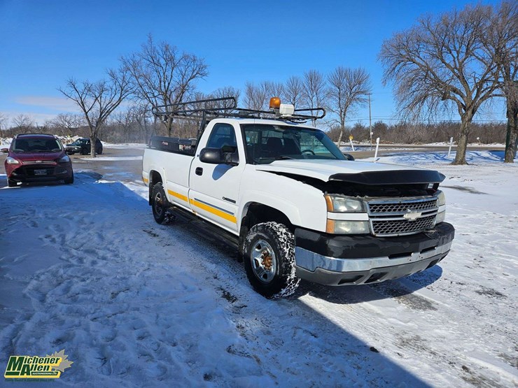 2005-chevrolet-silverado-2500hd-image-2