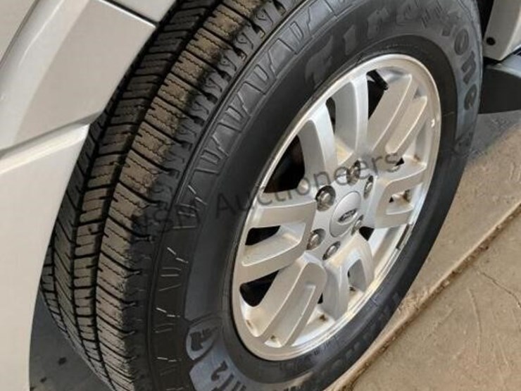 2011-ford-expedition-image-8