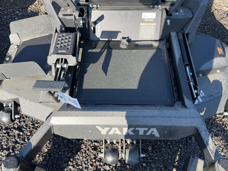 #4037-•-yakta-yxr-120-zero-turn-mower-image-5