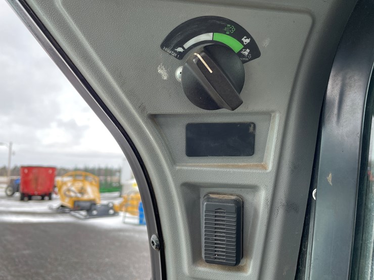 2015-caterpillar-279d-image-37