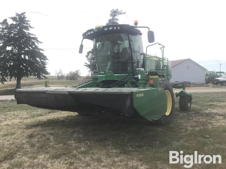 2019-john-deere-w235-image-1
