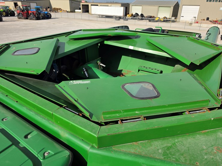 2006-john-deere-9560-sts-image-13