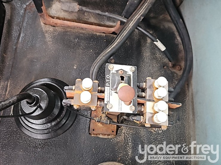 2005-international-8600-image-37