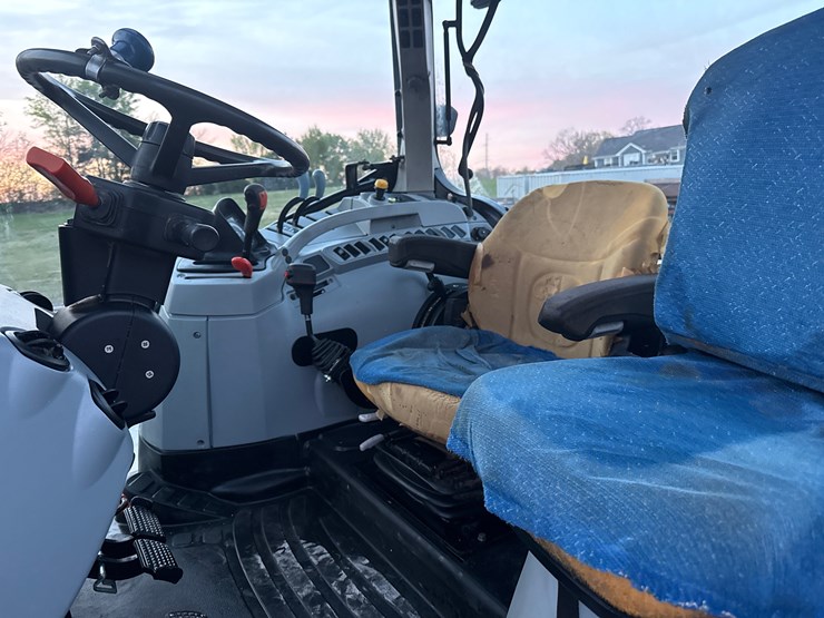 new-holland-t6030-image-4