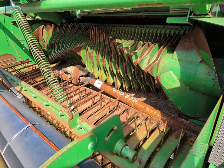 2019-john-deere-560m-image-4