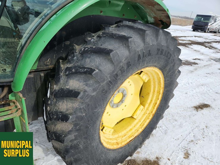2014-john-deere-6115d-image-34