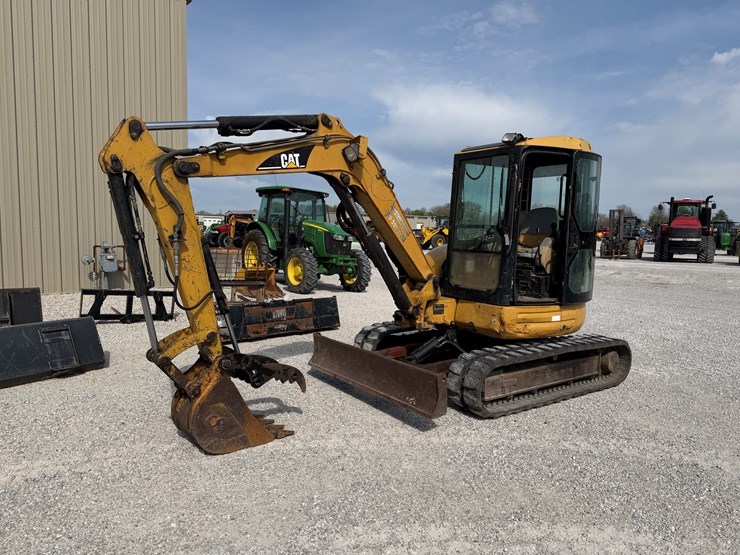 caterpillar-304cr-image-1