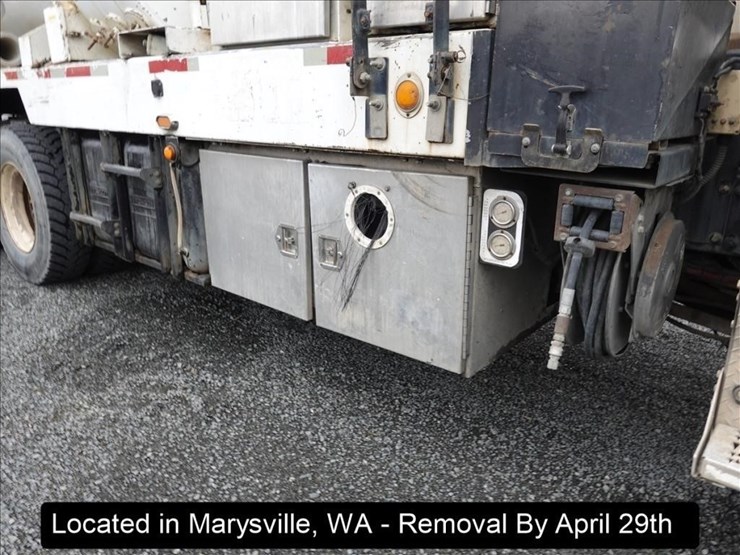 2011-peterbilt-348-image-45