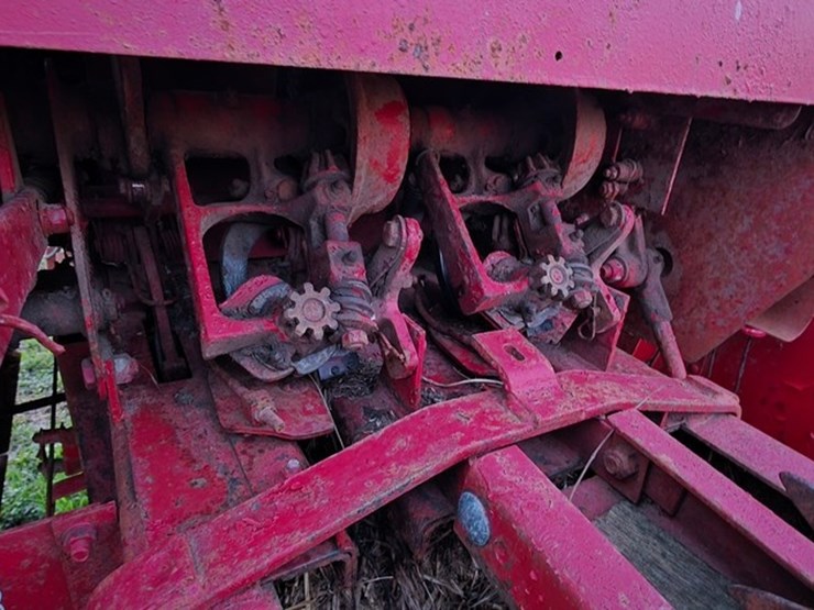 new-holland-315-image-24