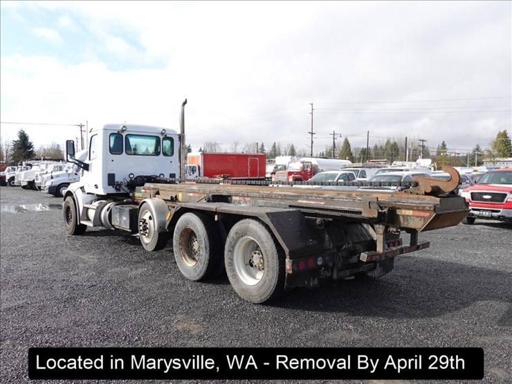 2015-peterbilt-567-image-28