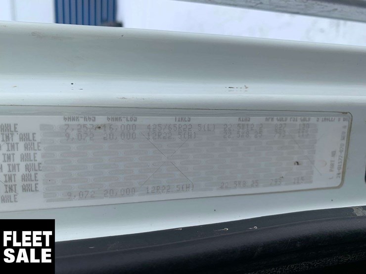 2001-freightliner-fl106-image-14