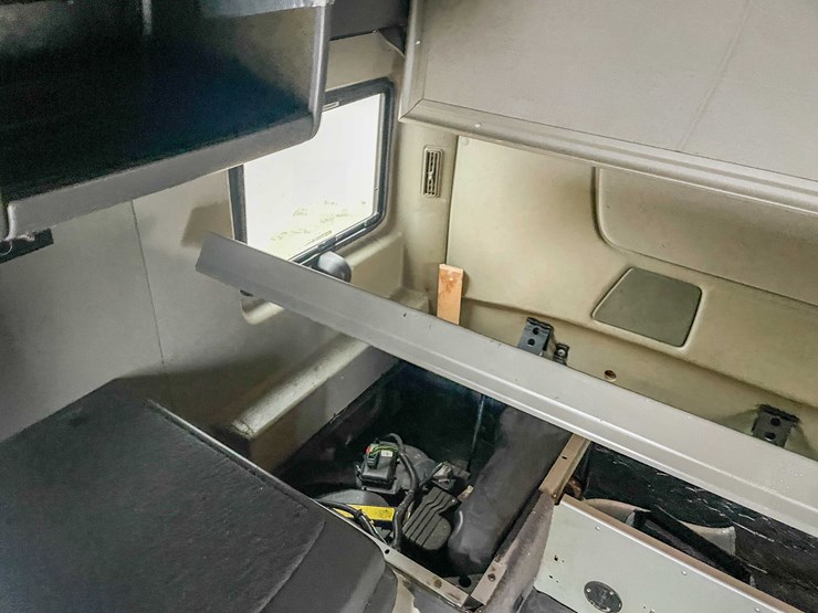 #230-•-2016-international-semi-tractor-(has-wi-title)-(denmark,-wi)-image-55