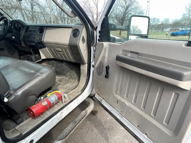 2009-ford-f550-image-37