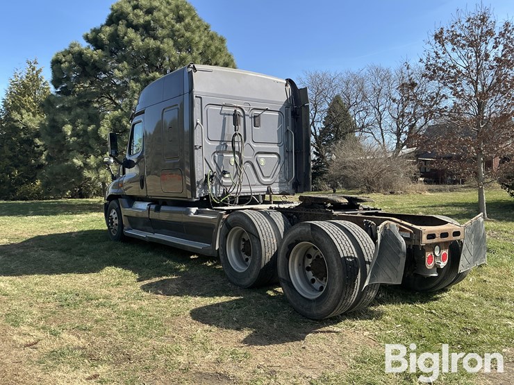 2016-freightliner-cascadia-125-image-7