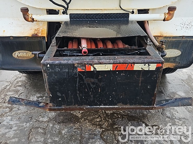 2017-peterbilt-337-image-16