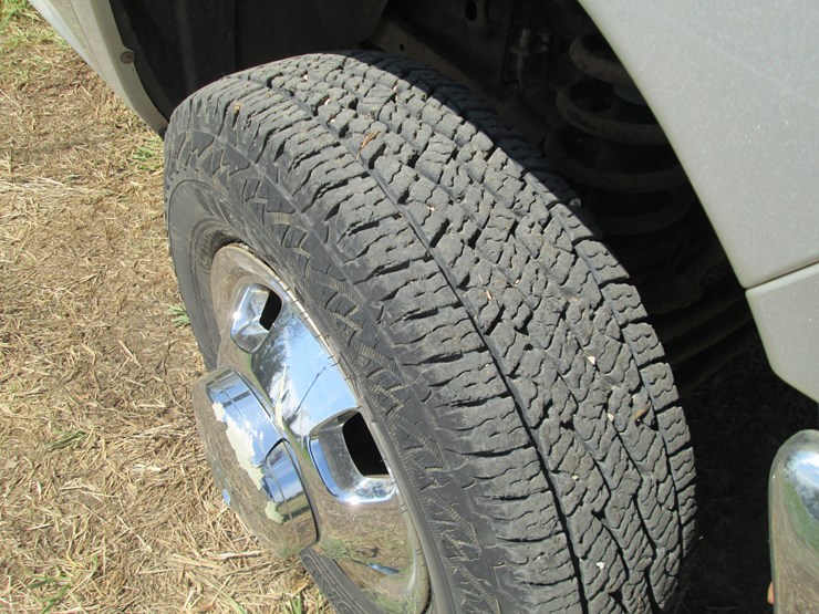 2011-dodge-3500-image-14