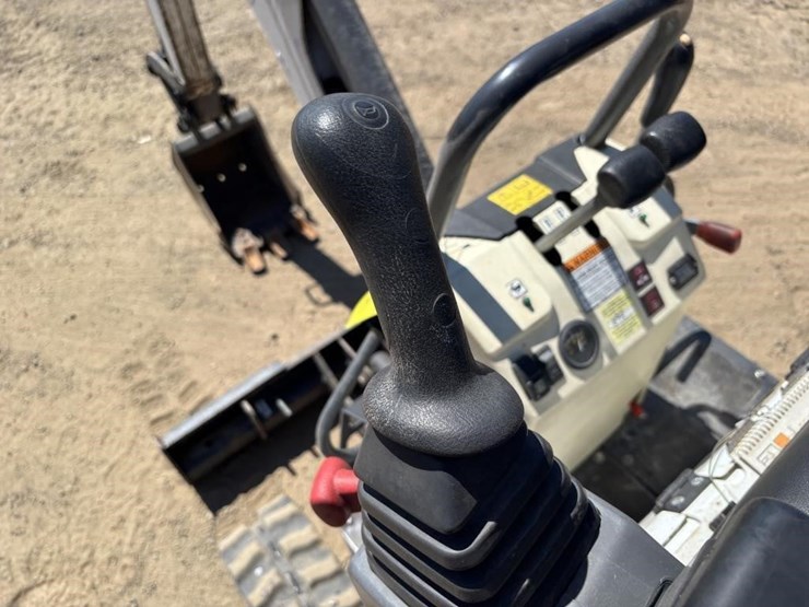 2020-bobcat-e10-image-27