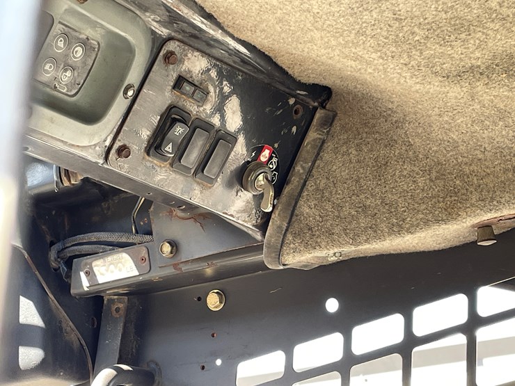 2006-new-holland-l170-image-32