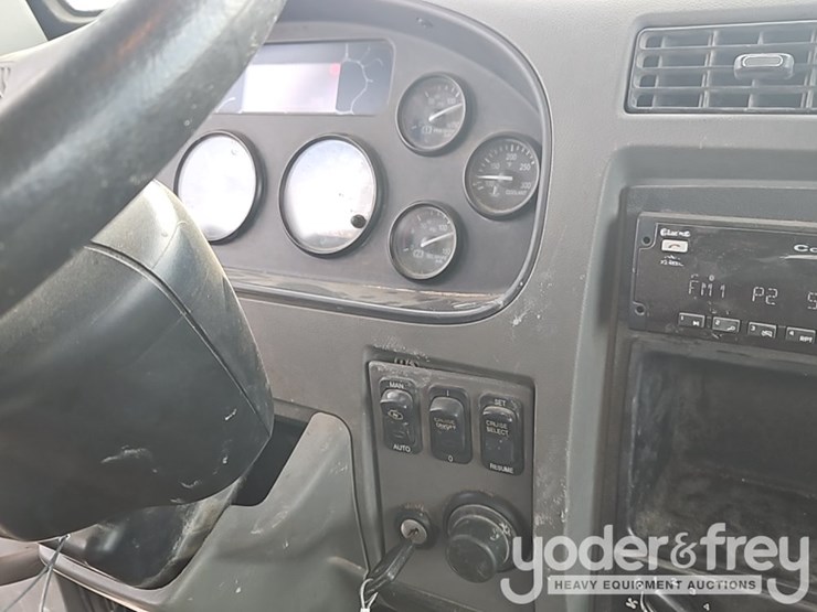 2017-peterbilt-337-image-30