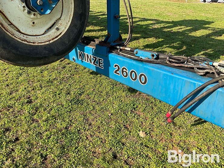 kinze-2600-image-10