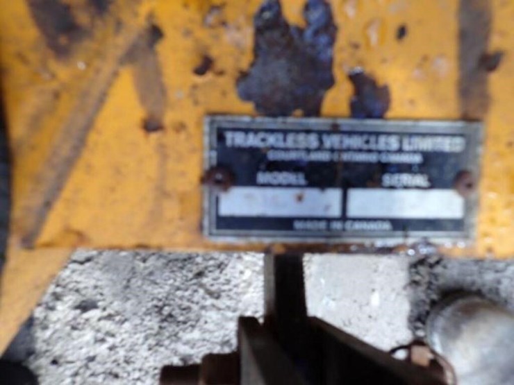 trackless-m14-pto-batwing-mower-421-image-7