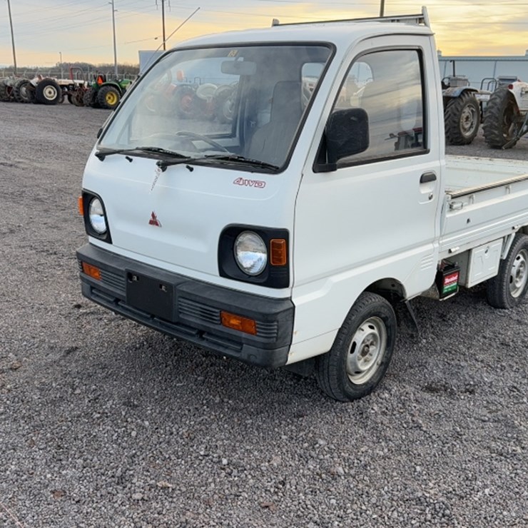 #3085 • 1992 MITSUBISHI MINI TRUCK