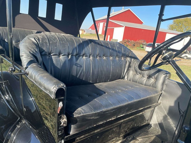 1917-model-t-touring-image-71