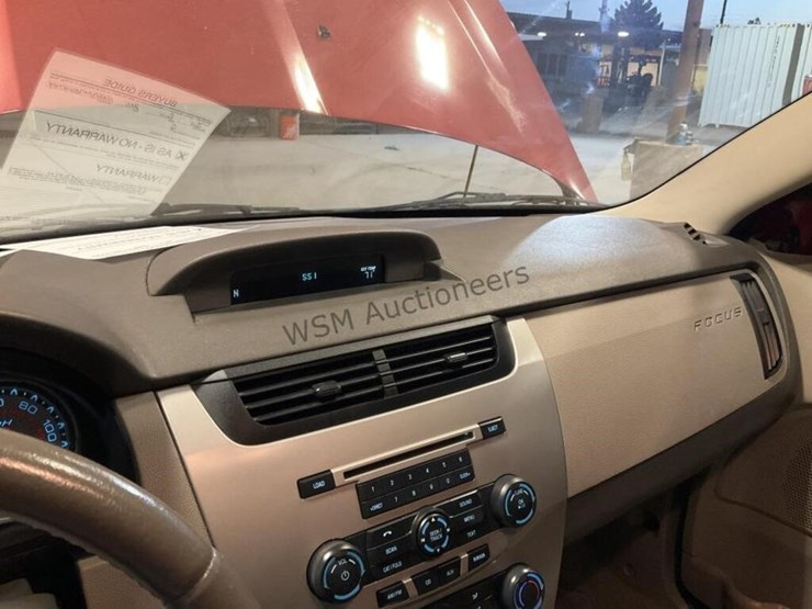 2011-ford-focus-se-sdn-image-17