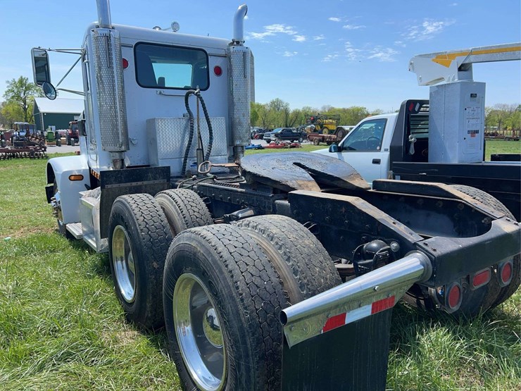 1989-peterbilt-375-image-4