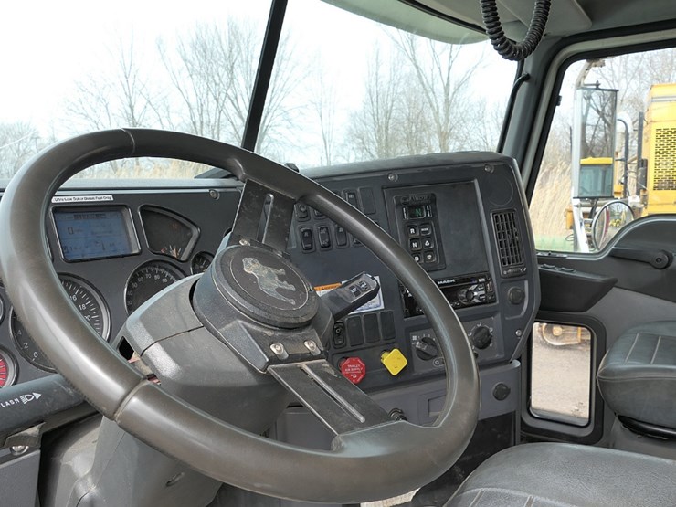 2017-mack-gu713-quad-axle-dump-truck,-sn:1m2ax09c5hm032603,-mack-mp8,-allison-auto,-j-&-j-21'-steel-image-9