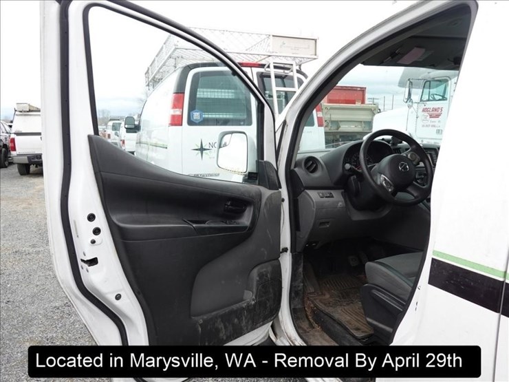 2014-nissan-nv200-image-2