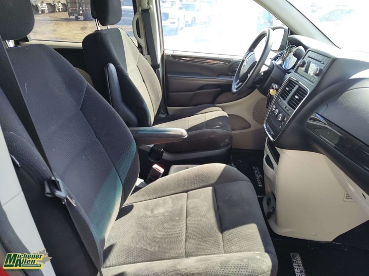 2013-dodge-grand-caravan-se-image-15