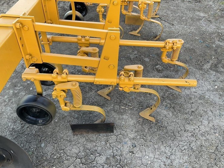 custom-3-pt-3-row-60"-cultivator-image-11