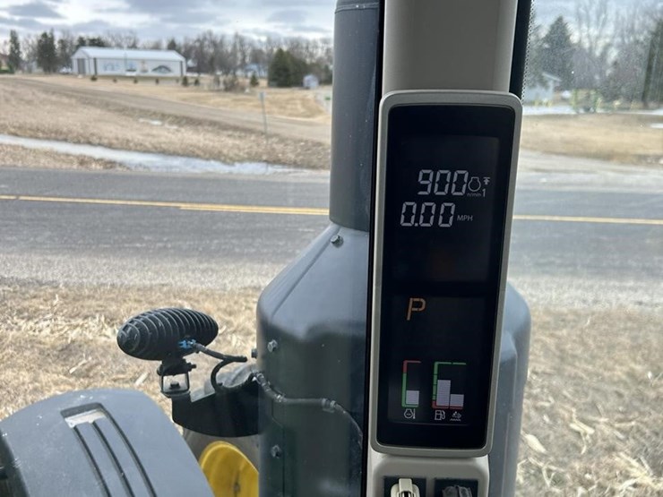 2014-john-deere-8320r-image-58